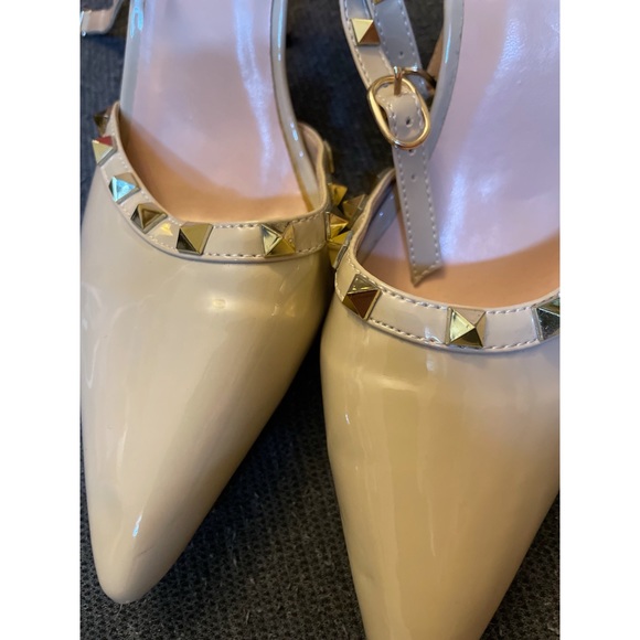 Nude stud detailed pumps in size 9 - Picture 3 of 3